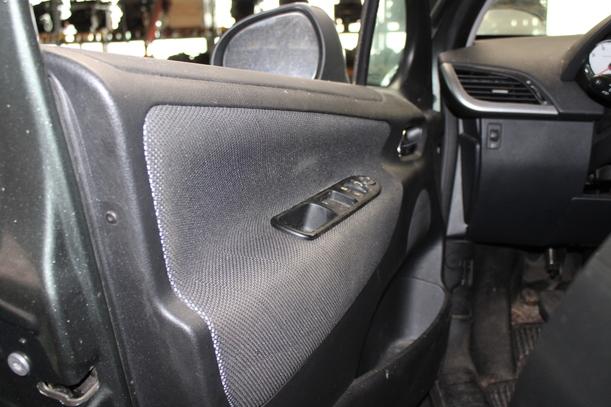 Foto: TÜR VORN LINKS ( 4/5 TÜRER ) eines Peugeot 207 120 Special