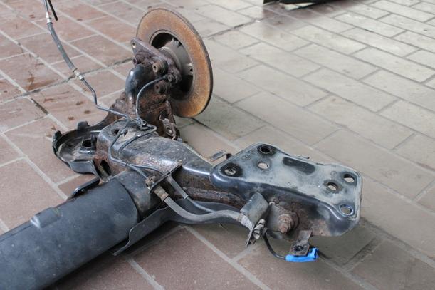 Foto: HINTERACHSE eines Peugeot 207 120 Special