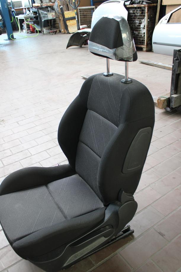 Foto: FAHRERSITZ/ SITZ VORN LINKS ( 4/5 TÜRER ) eines Peugeot 207 120 Special