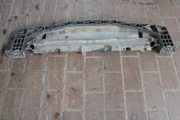 Foto: STOSSTANGENTRÄGER UNTEN eines Peugeot 207 120 Special