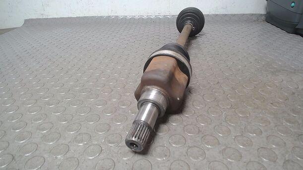 Foto: ANTRIEBSWELLE LINKS ( SCHALTGETRIEBE ) eines Peugeot 207 120 Special