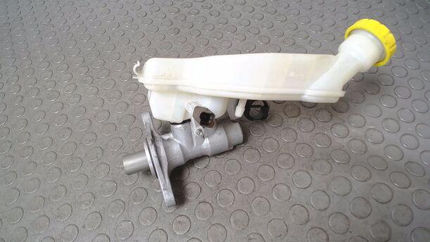 Foto: HAUPTBREMSZYLINDER eines Peugeot 207 120 Special