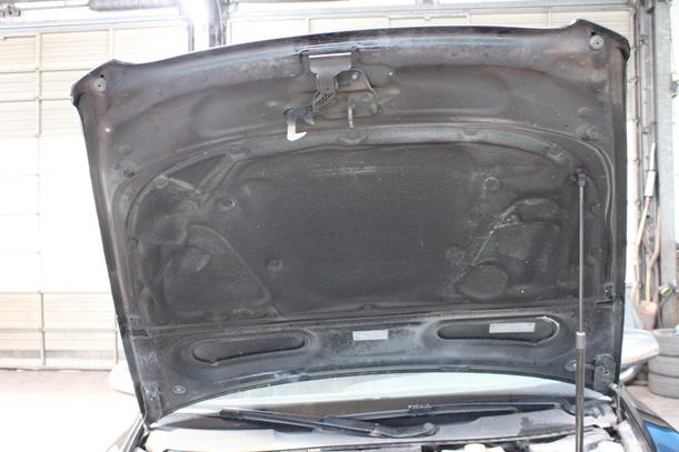 Foto: MOTORHAUBE eines Audi A6 Avant 2.7 TDI DPF Special