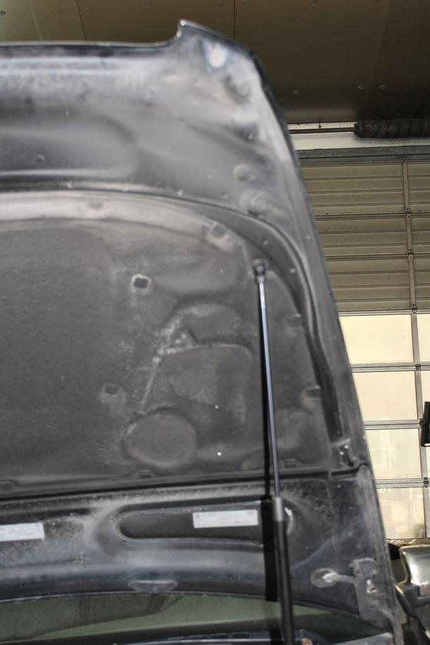 Foto: MOTORHAUBE eines Audi A6 Avant 2.7 TDI DPF Special