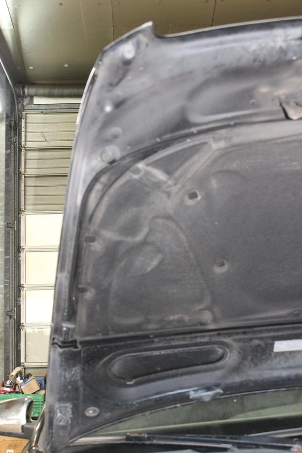Foto: MOTORHAUBE eines Audi A6 Avant 2.7 TDI DPF Special