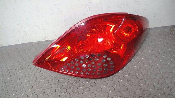 Foto: HECKLEUCHTE/ RÜCKLEUCHTE RECHTS ( LIMOUSINE ) eines Peugeot 207 120 Special