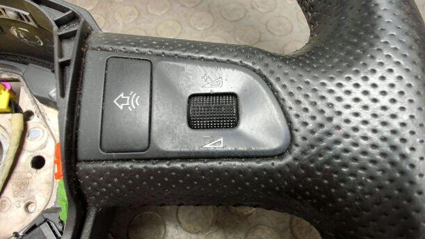 Foto: LEDERLENKRAD eines Audi A6 Avant 2.7 TDI DPF Special