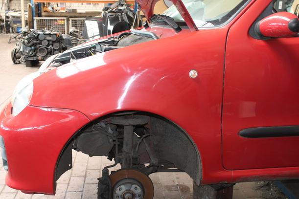 Foto: KOTFLÜGEL LINKS eines Fiat Seicento 1.1 Special