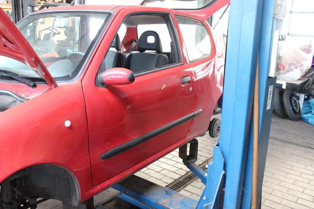 Foto: TÜR LINKS eines Fiat Seicento 1.1 Special