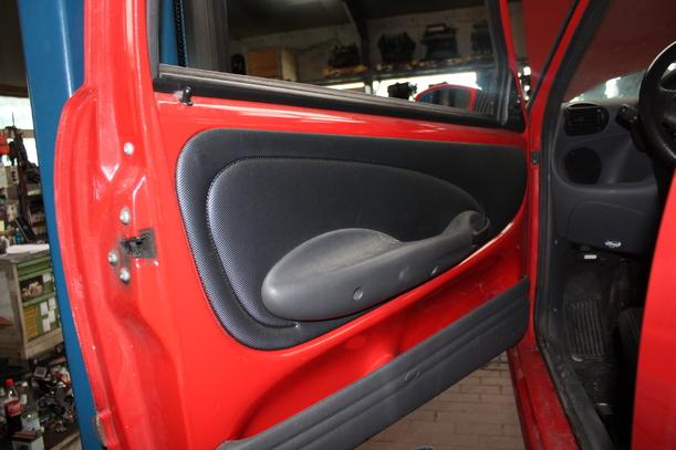 Foto: TÜR LINKS eines Fiat Seicento 1.1 Special