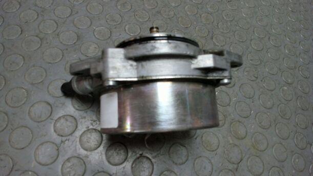 Foto: VAKUUMPUMPE / UNTERDRUCKPUMPE eines Audi A6 Avant 2.7 TDI DPF Special