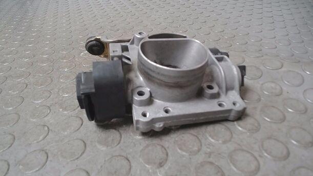 Foto: DROSSELKLAPPENSTUTZEN/ DROSSELKLAPPE MECHANISCH eines Fiat Seicento 1.1 Special