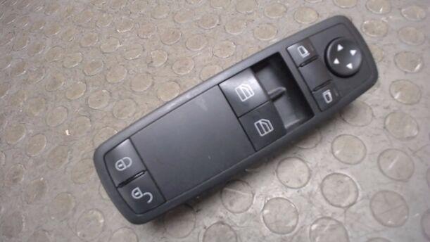Foto: SCXHALTER FENSTERHEBER eines Mercedes-Benz B 170 Special