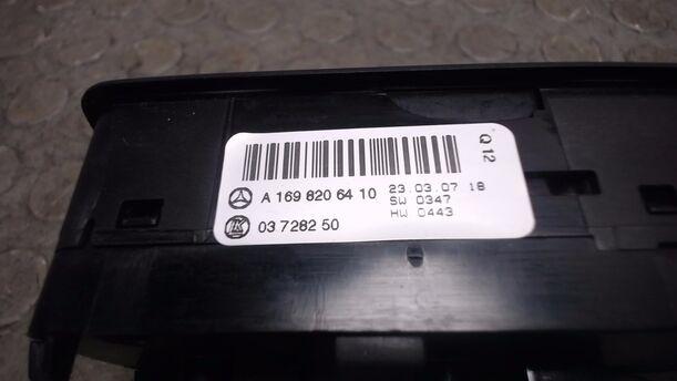Foto: SCXHALTER FENSTERHEBER eines Mercedes-Benz B 170 Special
