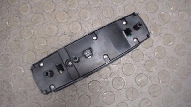 Foto: SCXHALTER FENSTERHEBER eines Mercedes-Benz B 170 Special