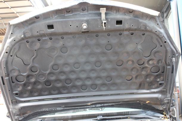 Foto: MOTORHAUBE eines Opel Astra 1.6 Caravan Special