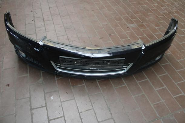 Foto: STOSSFÄNGER/ STOßSTANGE VORN eines Opel Astra 1.6 Caravan Special