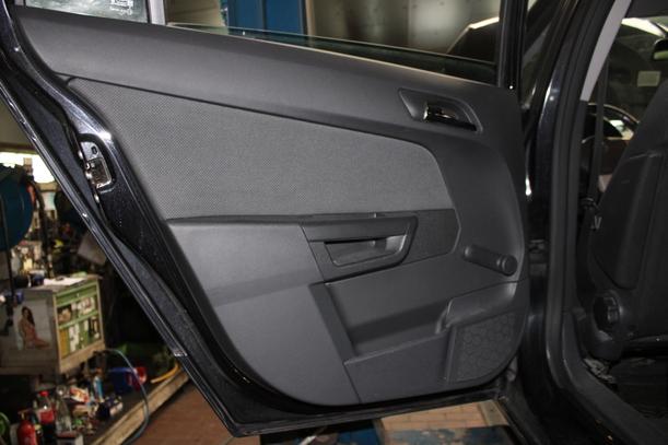 Foto: TÜR HINTEN LINKS ( CARAVAN ) eines Opel Astra 1.6 Caravan Special