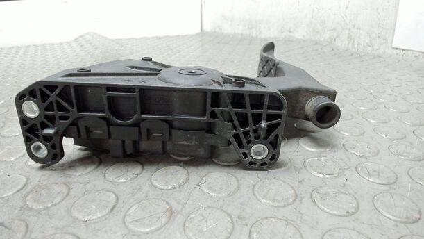 Foto: GASPEDAL eines Audi A6 Avant 2.7 TDI DPF
