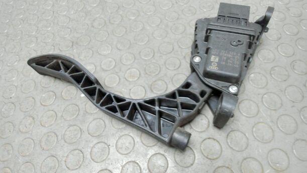 Foto: GASPEDAL eines Audi A6 Avant 2.7 TDI DPF