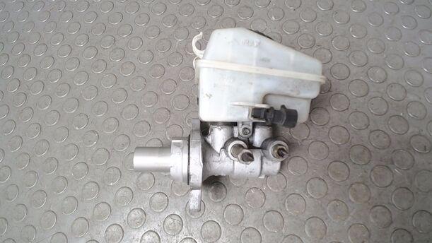 Foto: HAUPTBREMSZYLINDER eines Opel Astra 1.6 Caravan