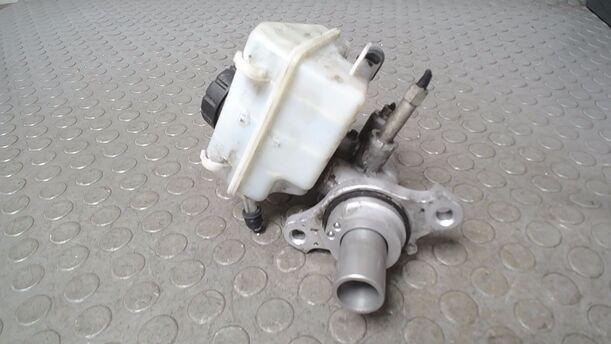 Foto: HAUPTBREMSZYLINDER eines Opel Astra 1.6 Caravan