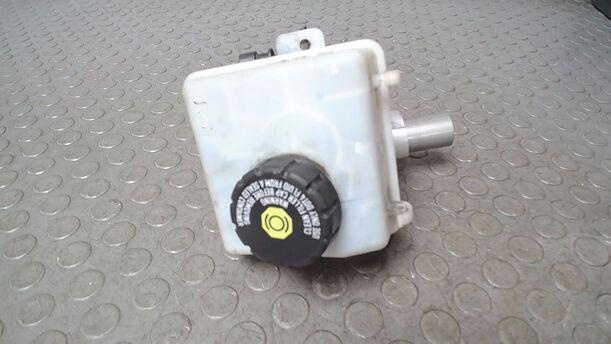 Foto: HAUPTBREMSZYLINDER eines Opel Astra 1.6 Caravan