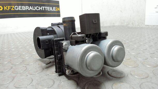 Foto: HEIZUNGSVENTIL / ZUSATZWASSERPUMPE eines Audi A6 Avant 2.7 TDI DPF
