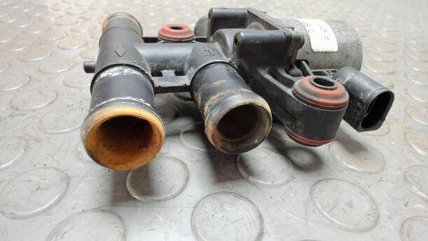 Foto: WASSERPUMPE STANDHEIZUNG eines Audi A6 Avant 2.7 TDI DPF