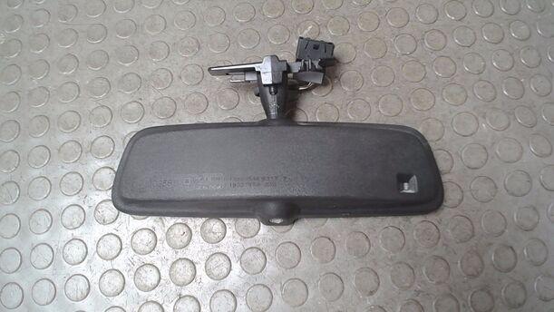 Foto: INNENSPIEGEL AUTOMATISCH ABBLENDBAR eines Opel Astra 1.6 Caravan