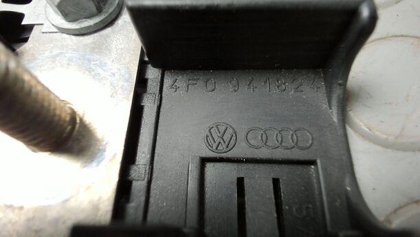 Foto: ZENTRALABSICHERUNG BATTERIE eines Audi A6 Avant 2.7 TDI DPF