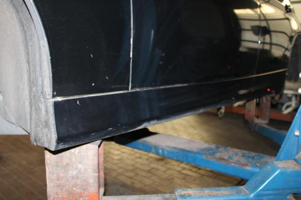 Foto: SCHWELLERBLENDE LINKS ( KOMBI ) eines BMW 320d DPF Touring CLX