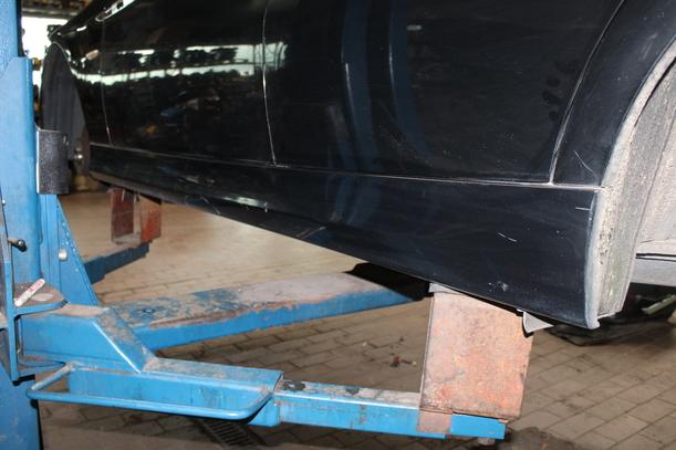 Foto: SCHWELLERBLENDE LINKS ( KOMBI ) eines BMW 320d DPF Touring CLX