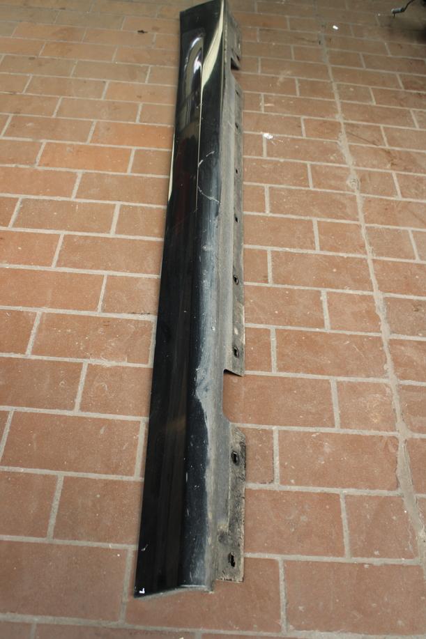 Foto: SCHWELLERBLENDE LINKS ( KOMBI ) eines BMW 320d DPF Touring CLX