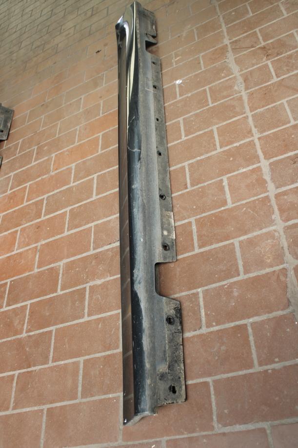 Foto: SCHWELLERBLENDE LINKS ( KOMBI ) eines BMW 320d DPF Touring CLX