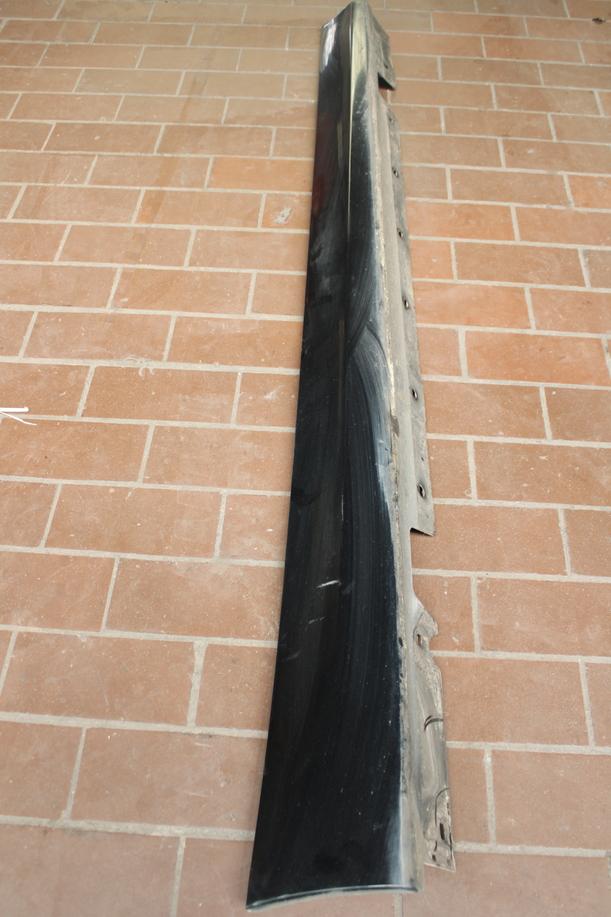 Foto: SCHWELLERBLENDE RECHTS ( KOMBI ) eines BMW 320d DPF Touring CLX
