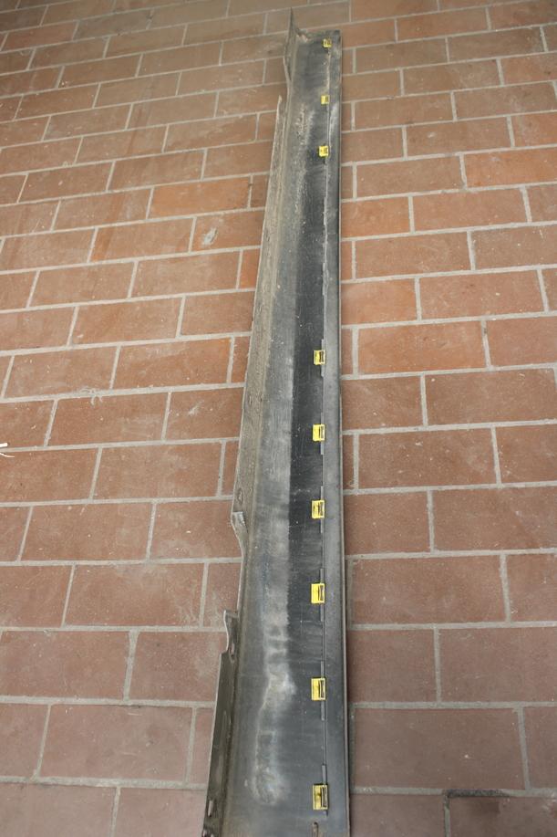 Foto: SCHWELLERBLENDE RECHTS ( KOMBI ) eines BMW 320d DPF Touring CLX