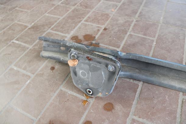 Foto: VERSTÄRKUNG HINTEN eines BMW 320d DPF Touring CLX