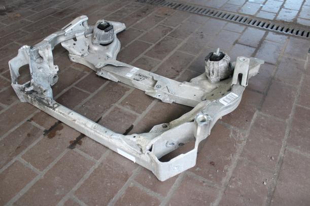 Foto: VORDERACHSE / ACHSTRÄGER VORN eines BMW 320d DPF Touring CLX