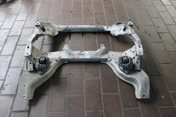 Foto: VORDERACHSE / ACHSTRÄGER VORN eines BMW 320d DPF Touring CLX