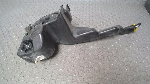 Foto: SCHEIBENWASCHBEHÄLTER eines Opel Astra 1.6 Caravan CLX