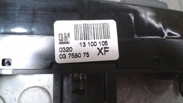 Foto: WARNBLINKSCHALTER eines Opel Astra 1.6 Caravan CLX