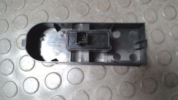 Foto: FENSTERHEBERSCHALTER eines Opel Astra 1.6 Caravan