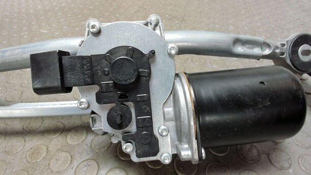 Foto: SCHEIBENWISCHERMOTOR VORN eines BMW 320d DPF Touring