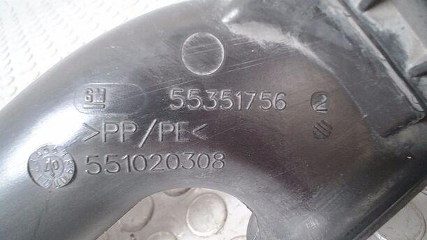 Foto: LUFTANSAUSTÜCK eines Opel Astra 1.6 Caravan Special