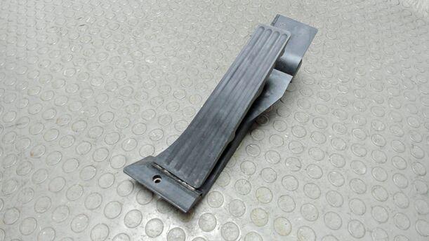 Foto: GASPEDAL ( SCHALTGETRIEBE ) eines BMW 320d DPF Touring Special