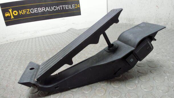Foto: GASPEDAL ( SCHALTGETRIEBE ) eines BMW 320d DPF Touring Special