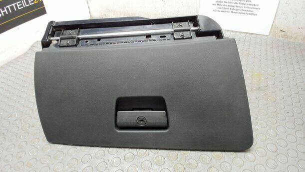 Foto: HANDSCHUHFACH eines BMW 320d DPF Touring Special
