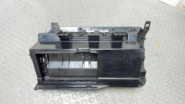 Foto: HANDSCHUHFACH eines BMW 320d DPF Touring Special