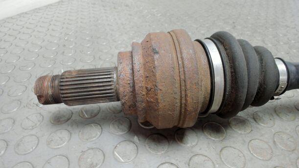 Foto: ANTRIEBSWELLE LINKS eines BMW 320d DPF Touring Special